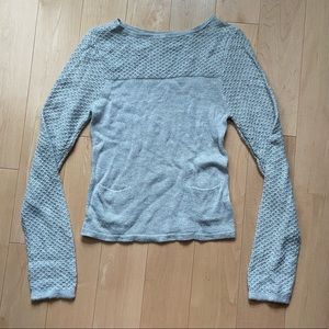 Grey long sleeve forever 21 sweater with 2 pockets in the front.